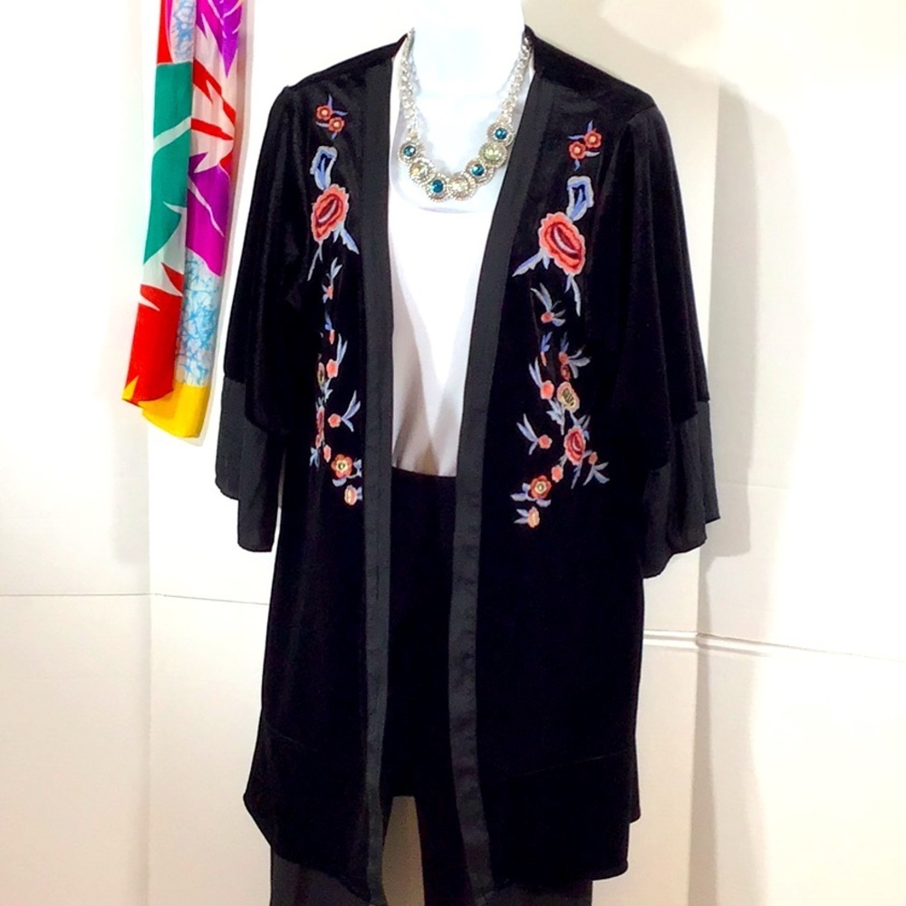 Hazel black velvet embroidered kimono S
